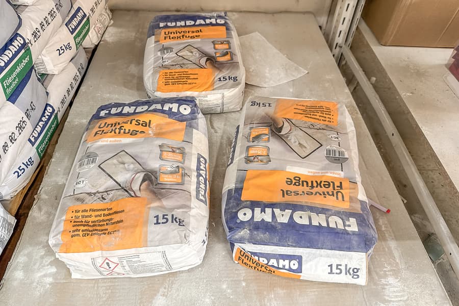 Palette mit 3 Packungen Universal Flexfuge Fundamo
